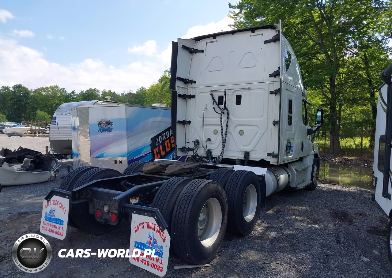 2015 Freightliner Cascadia 125 VIN:3AKJGLBG1FSGB2433 - 4
