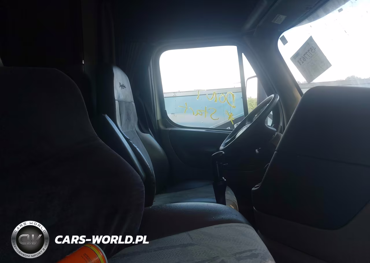2015 Freightliner Cascadia 125 VIN:3AKJGLBG1FSGB2433 - 7