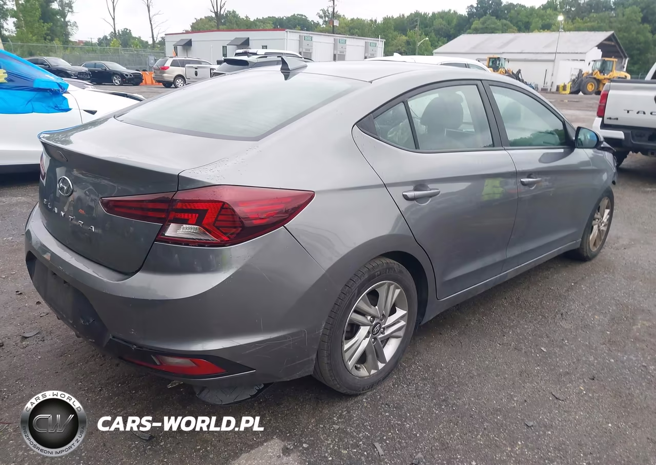 2019 Hyundai Elantra Sel VIN:5NPD84LF9KH421822 - 4