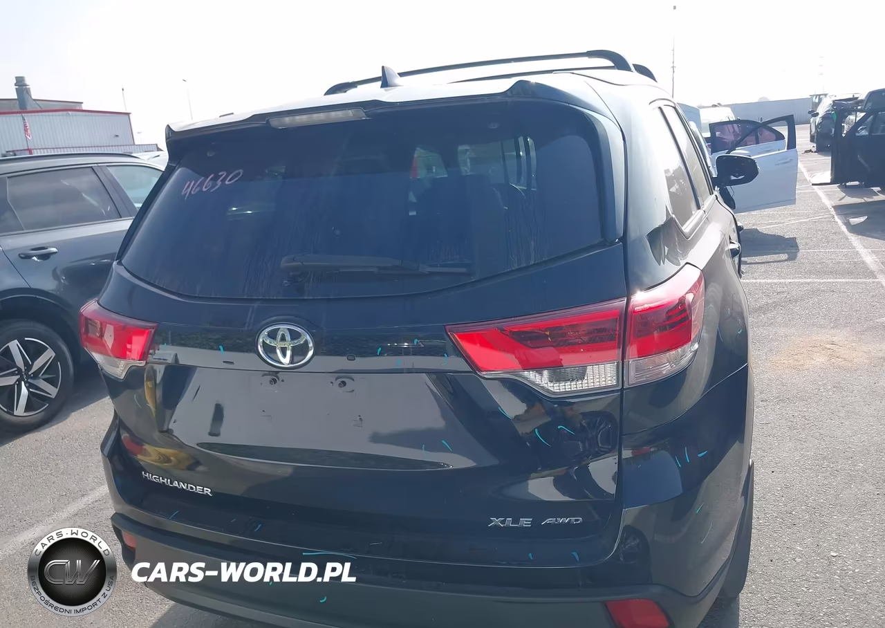2018 Toyota Highlander Xle VIN:5TDJZRFH1JS845370 - 17
