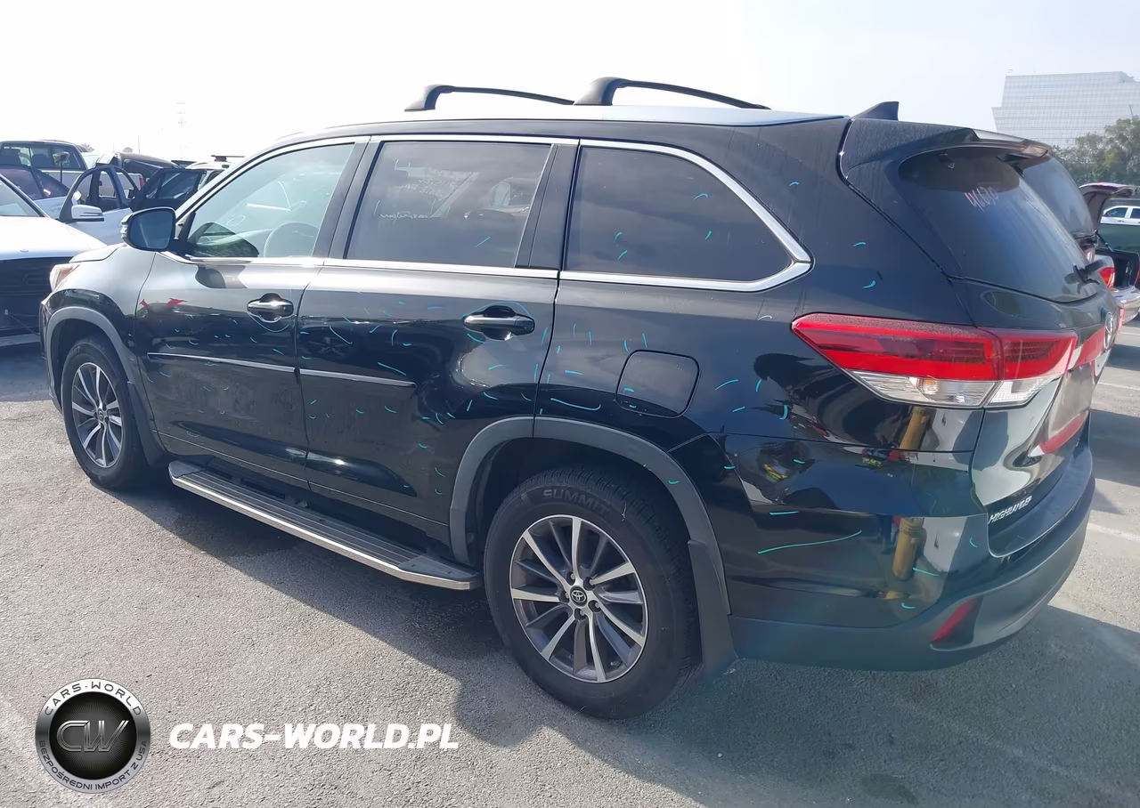 2018 Toyota Highlander Xle VIN:5TDJZRFH1JS845370 - 3