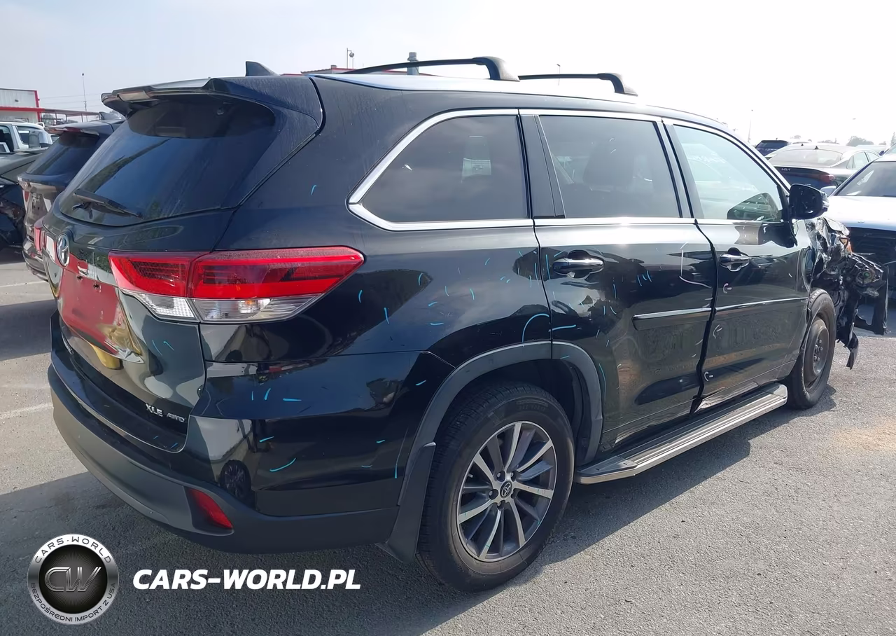 2018 Toyota Highlander Xle VIN:5TDJZRFH1JS845370 - 4