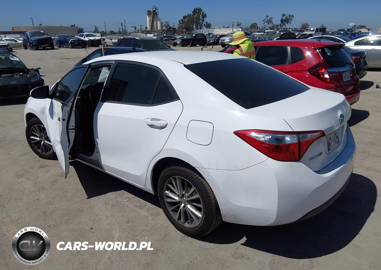 2015 Toyota Corolla Le Plus VIN:5YFBURHE1FP321447 - 3
