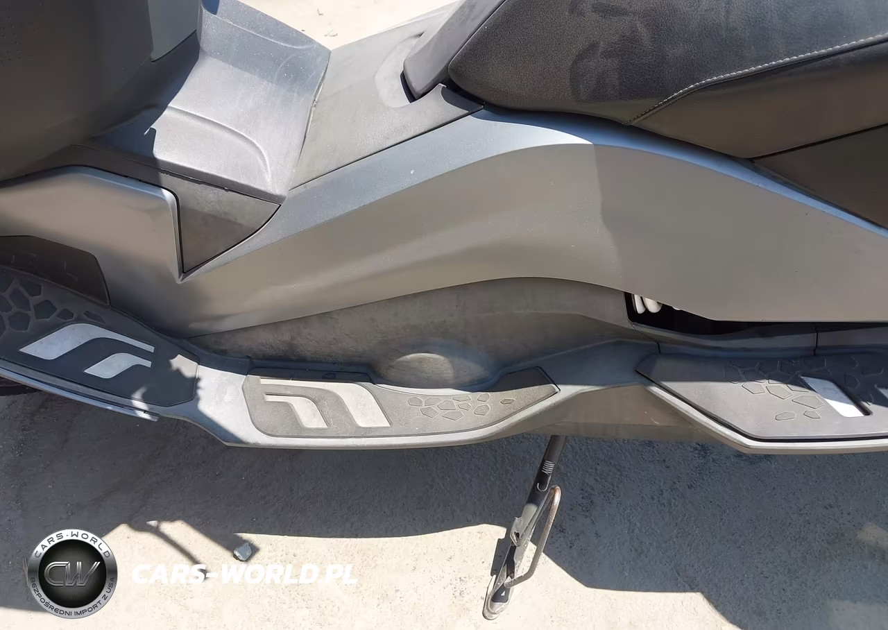 2014 BMW C650 Gt VIN:WB1013401EZT97114 - 9