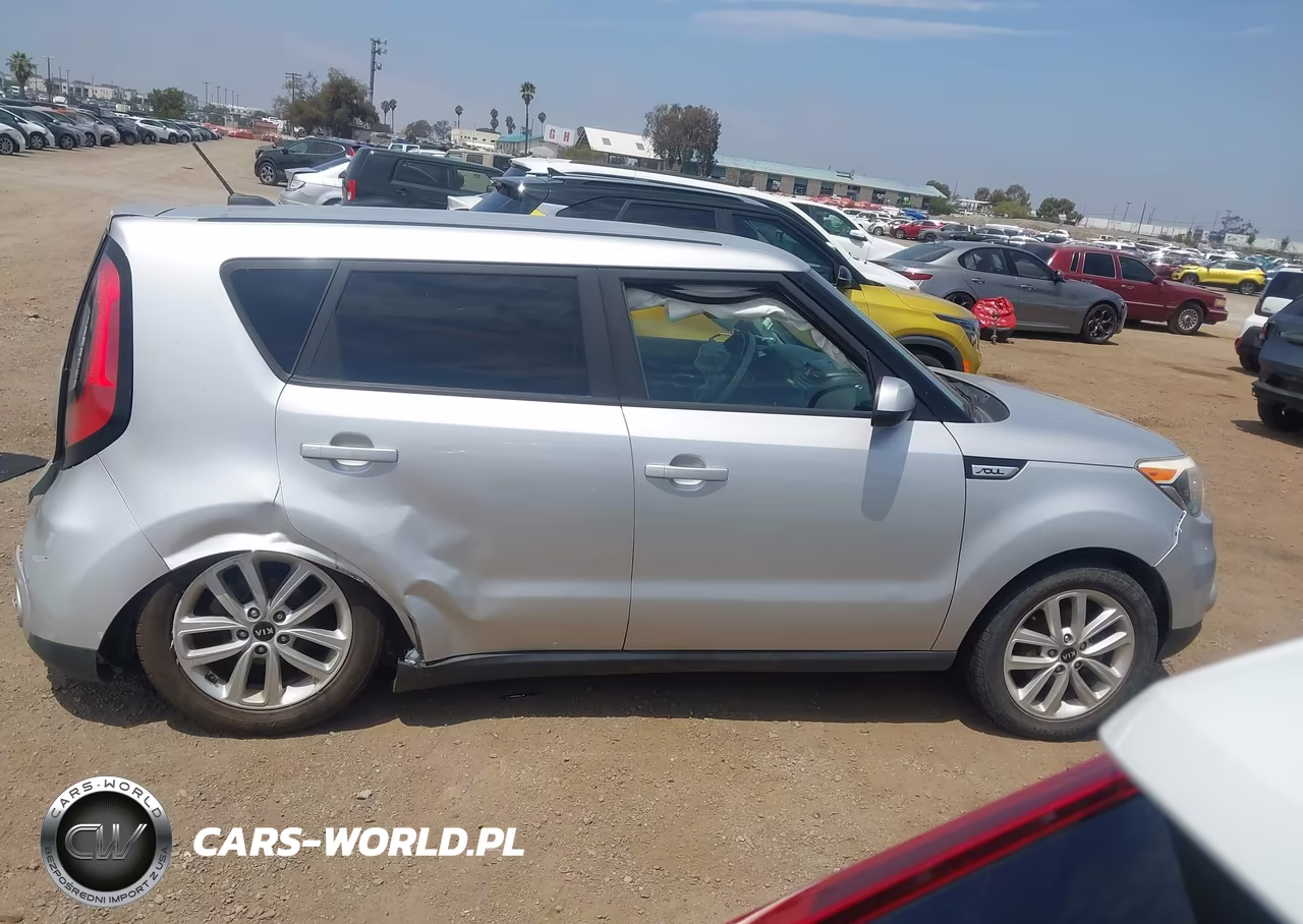 2018 Kia Soul + VIN:KNDJP3A56J7549786 - 14