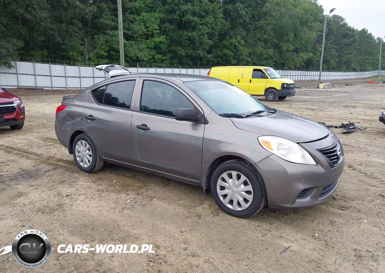 2014 Nissan Versa 1.6 S+ – zdjęcie 1 z 17