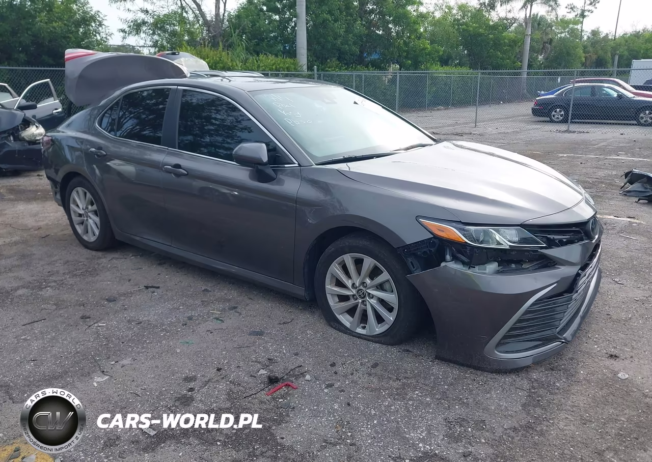 2022 Toyota Camry Le – zdjęcie 1 z 16