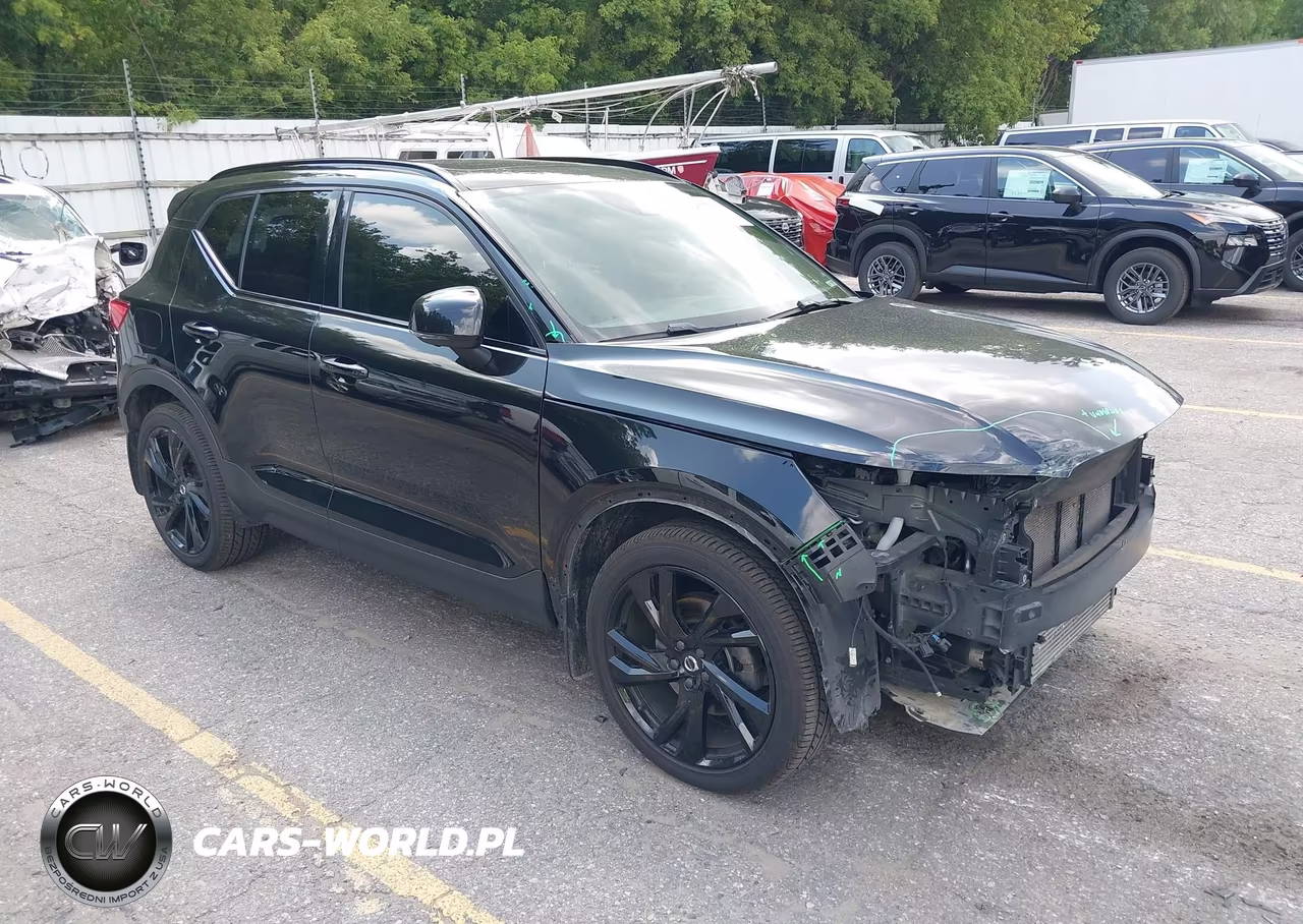 2022 Volvo Xc40 T5 R-Design