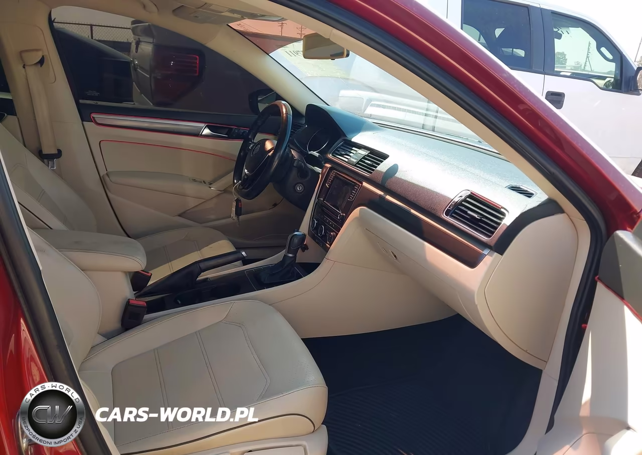 2018 Volkswagen Passat 2.0T R-Line-2.0T S VIN:1VWAA7A32JC004308 - 5