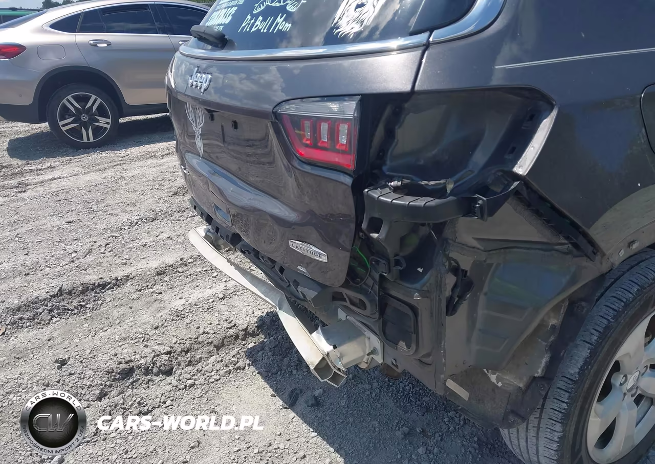 2018 Jeep Compass Latitude 4X4 VIN:3C4NJDBB1JT492583 - 19