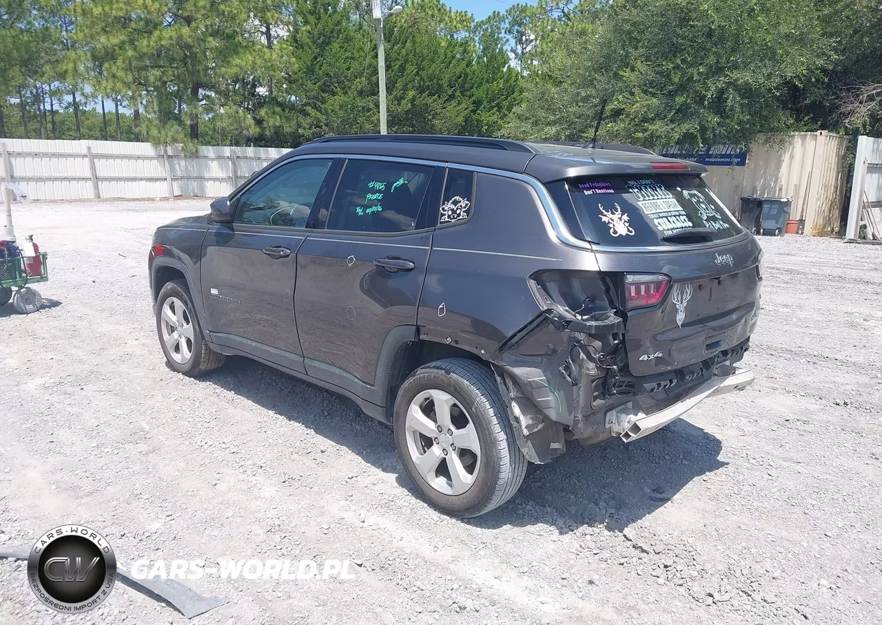 2018 Jeep Compass Latitude 4X4 VIN:3C4NJDBB1JT492583 - 3