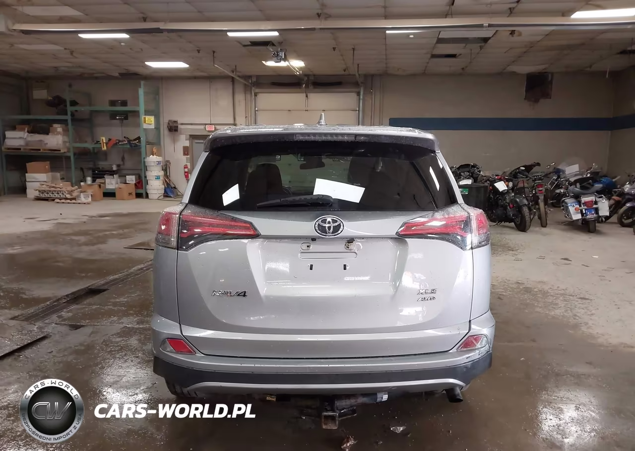 2018 Toyota Rav4 Xle VIN:2T3RFREV9JW789566 - 16