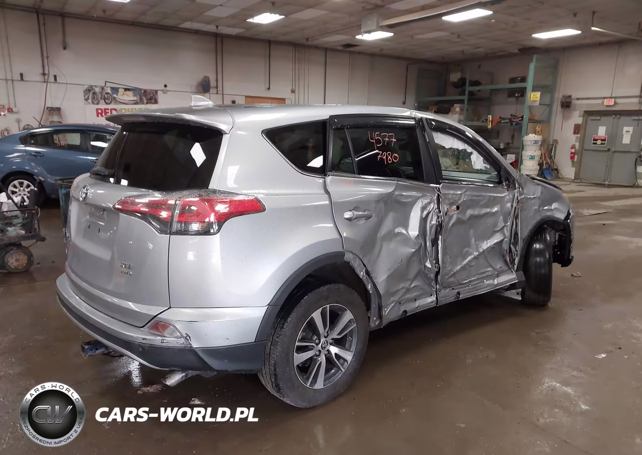 2018 Toyota Rav4 Xle VIN:2T3RFREV9JW789566 - 4