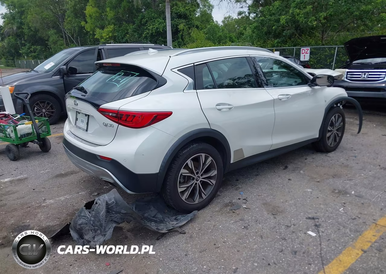 2017 Infiniti Qx30 Premium VIN:SJKCH5CR4HA023071 - 4