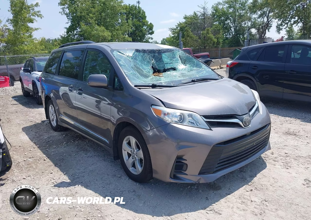 2018 Toyota Sienna Le 8 Passenger