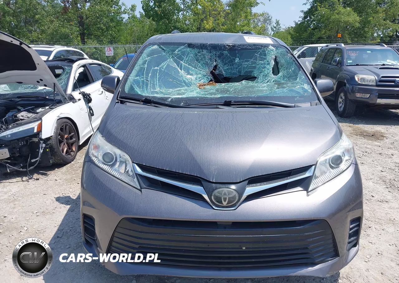 2018 Toyota Sienna Le 8 Passenger VIN:5TDKZ3DC3JS956754 - 12