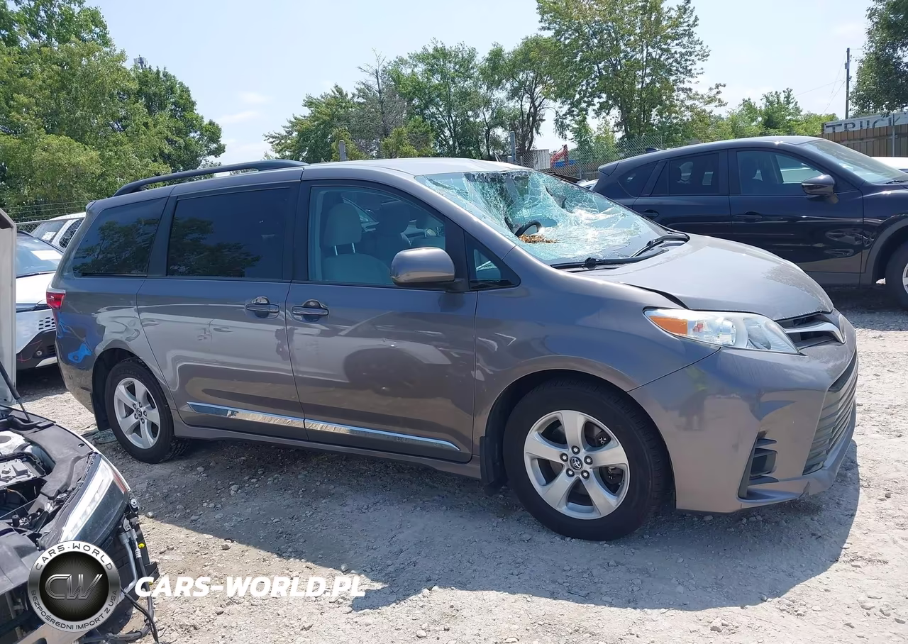 2018 Toyota Sienna Le 8 Passenger VIN:5TDKZ3DC3JS956754 - 13