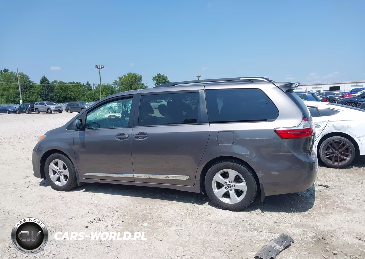 2018 Toyota Sienna Le 8 Passenger VIN:5TDKZ3DC3JS956754 - 14
