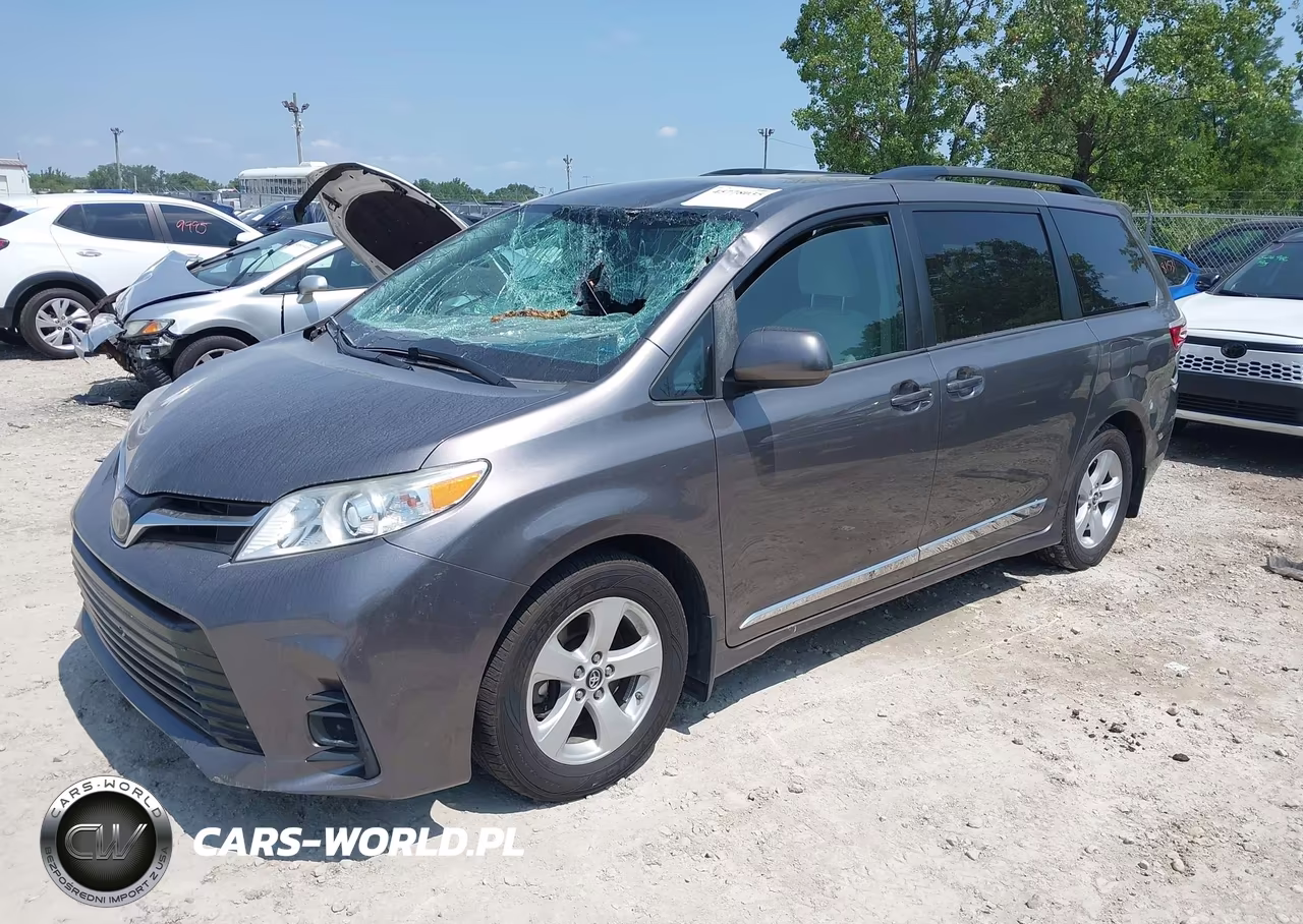 2018 Toyota Sienna Le 8 Passenger VIN:5TDKZ3DC3JS956754 - 2