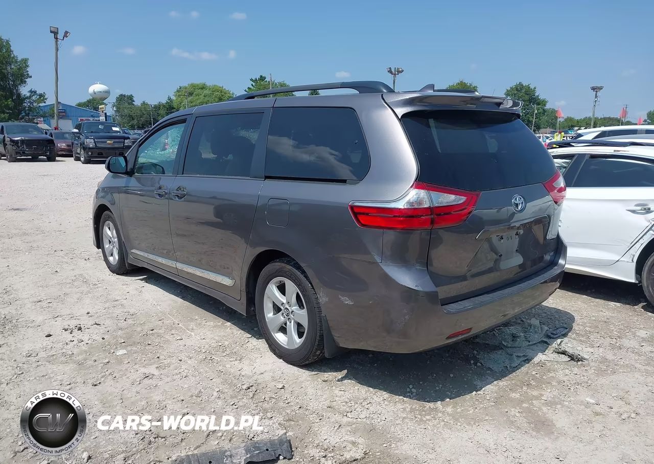 2018 Toyota Sienna Le 8 Passenger VIN:5TDKZ3DC3JS956754 - 3