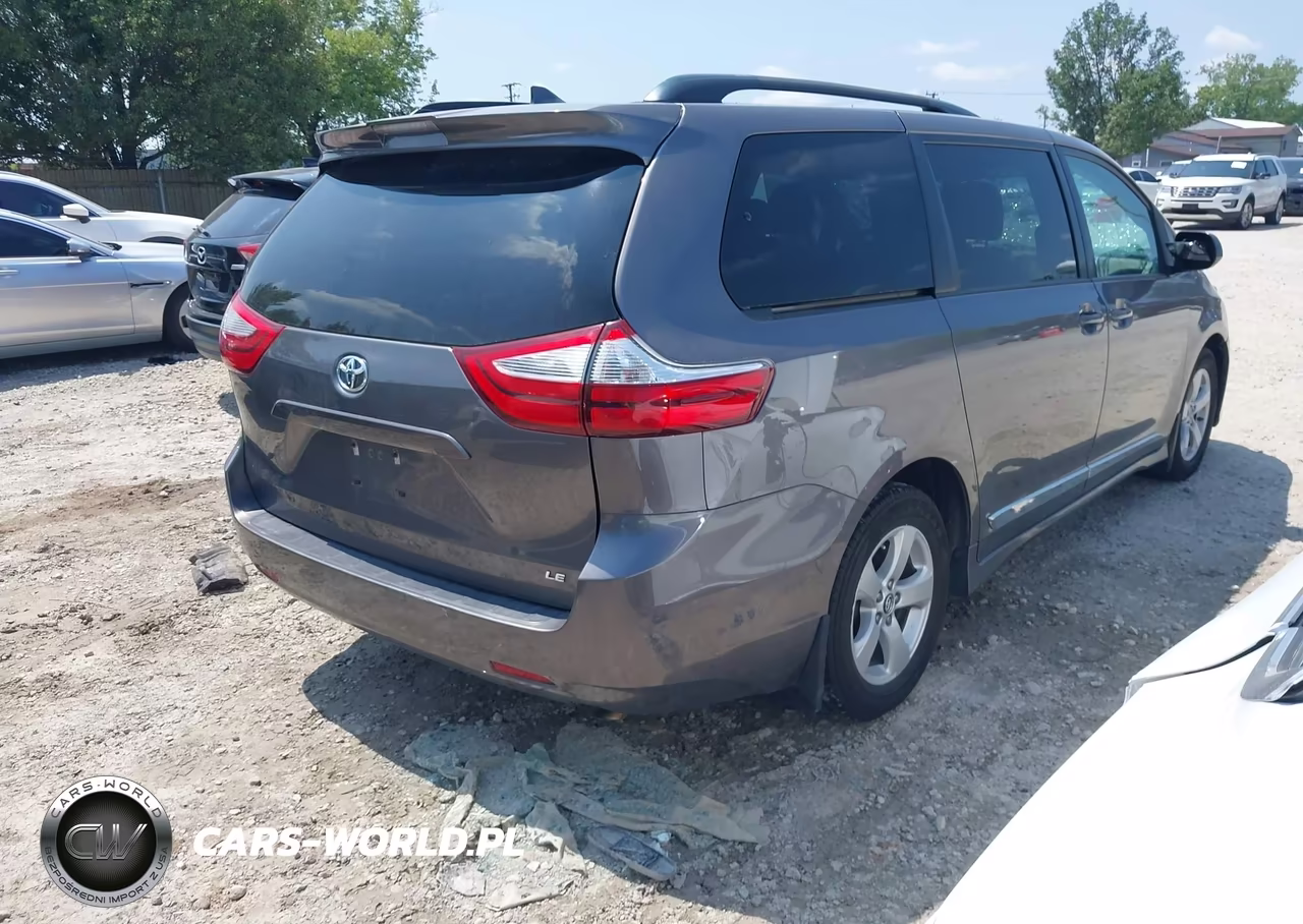 2018 Toyota Sienna Le 8 Passenger VIN:5TDKZ3DC3JS956754 - 4