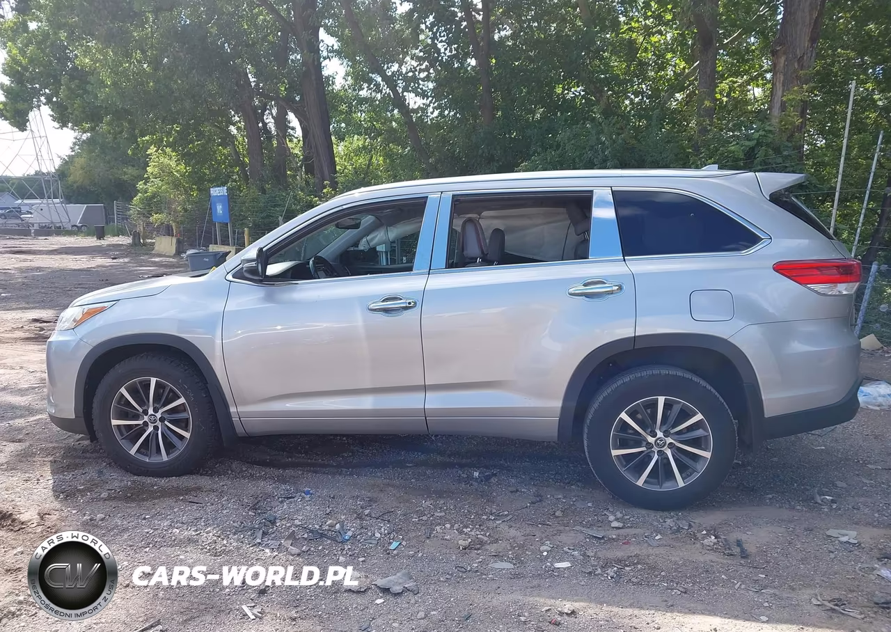 2018 Toyota Highlander Xle VIN:5TDJZRFH1JS850827 - 14
