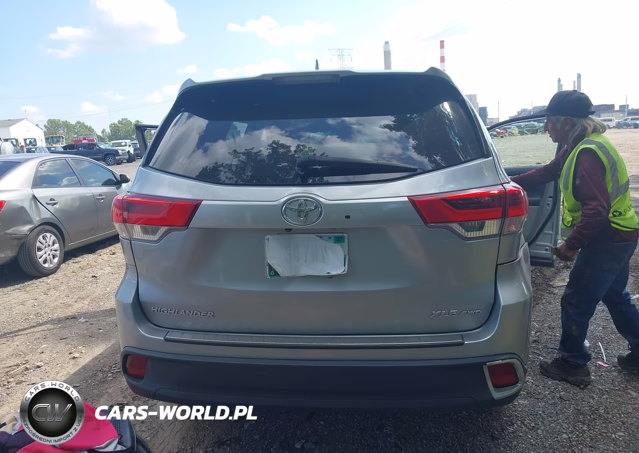 2018 Toyota Highlander Xle VIN:5TDJZRFH1JS850827 - 16