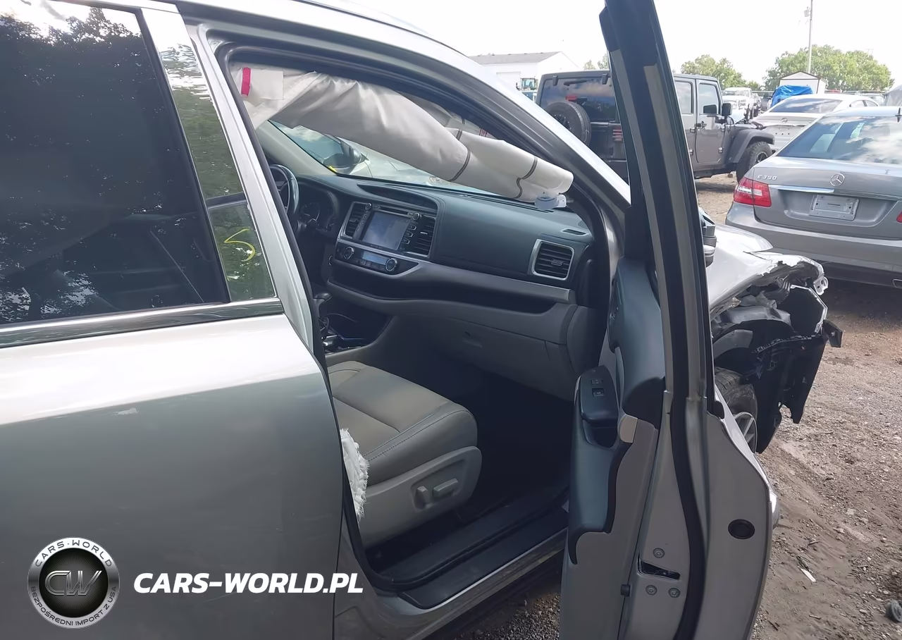 2018 Toyota Highlander Xle VIN:5TDJZRFH1JS850827 - 5