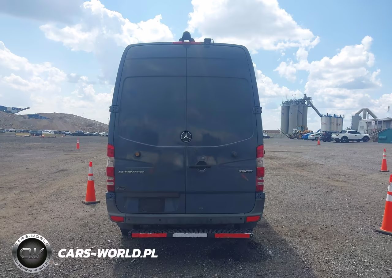 2018 Mercedes-Benz Sprinter 2500 Standard Roof V6 VIN:WD3PE7CD7JP628518 - 16
