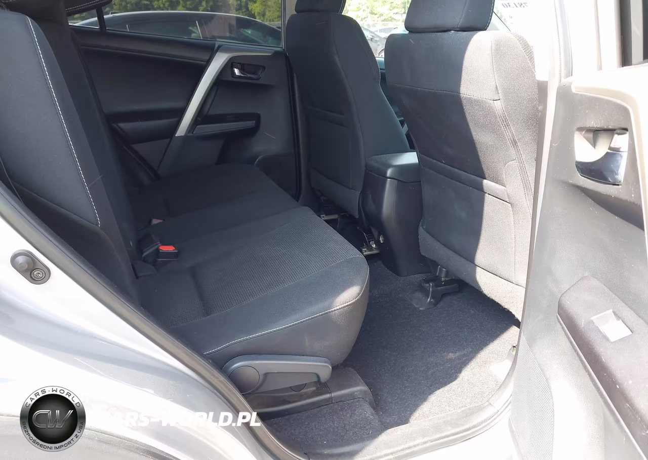 2018 Toyota Rav4 Xle VIN:2T3WFREV7JW446063 - 8