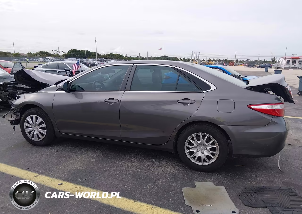 2017 Toyota Camry Le VIN:4T1BF1FKXHU743285 - 14