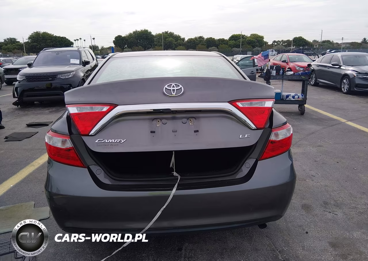2017 Toyota Camry Le VIN:4T1BF1FKXHU743285 - 16