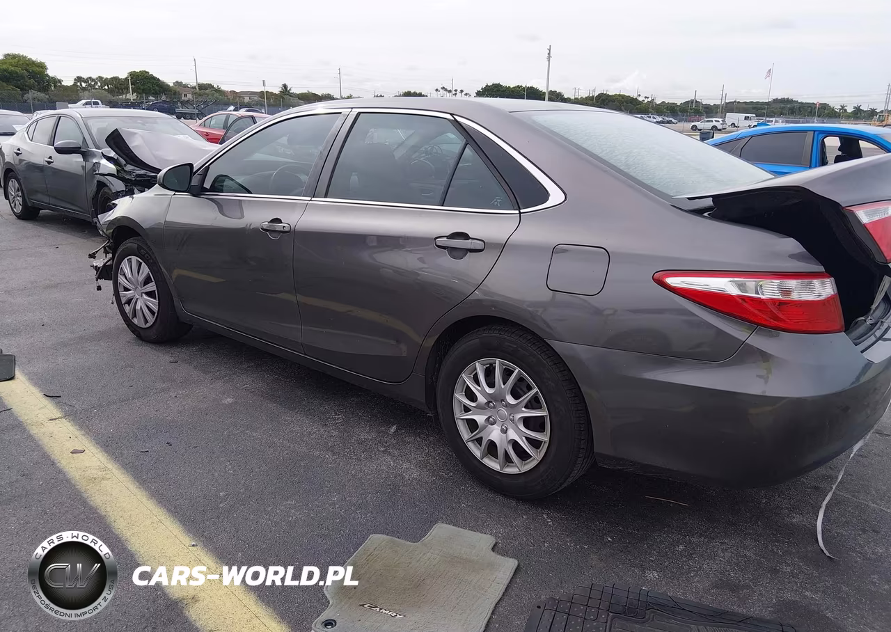 2017 Toyota Camry Le VIN:4T1BF1FKXHU743285 - 3