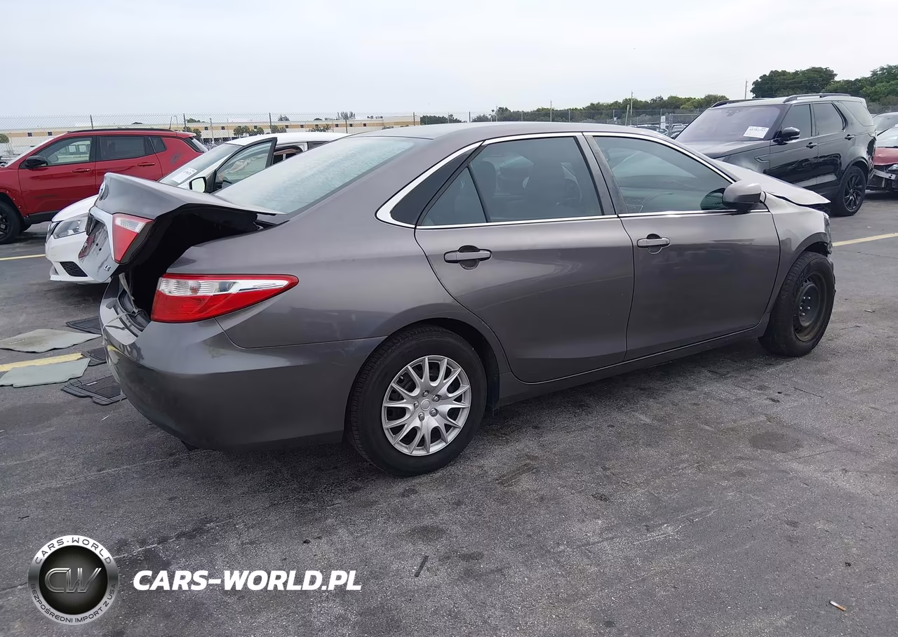2017 Toyota Camry Le VIN:4T1BF1FKXHU743285 - 4