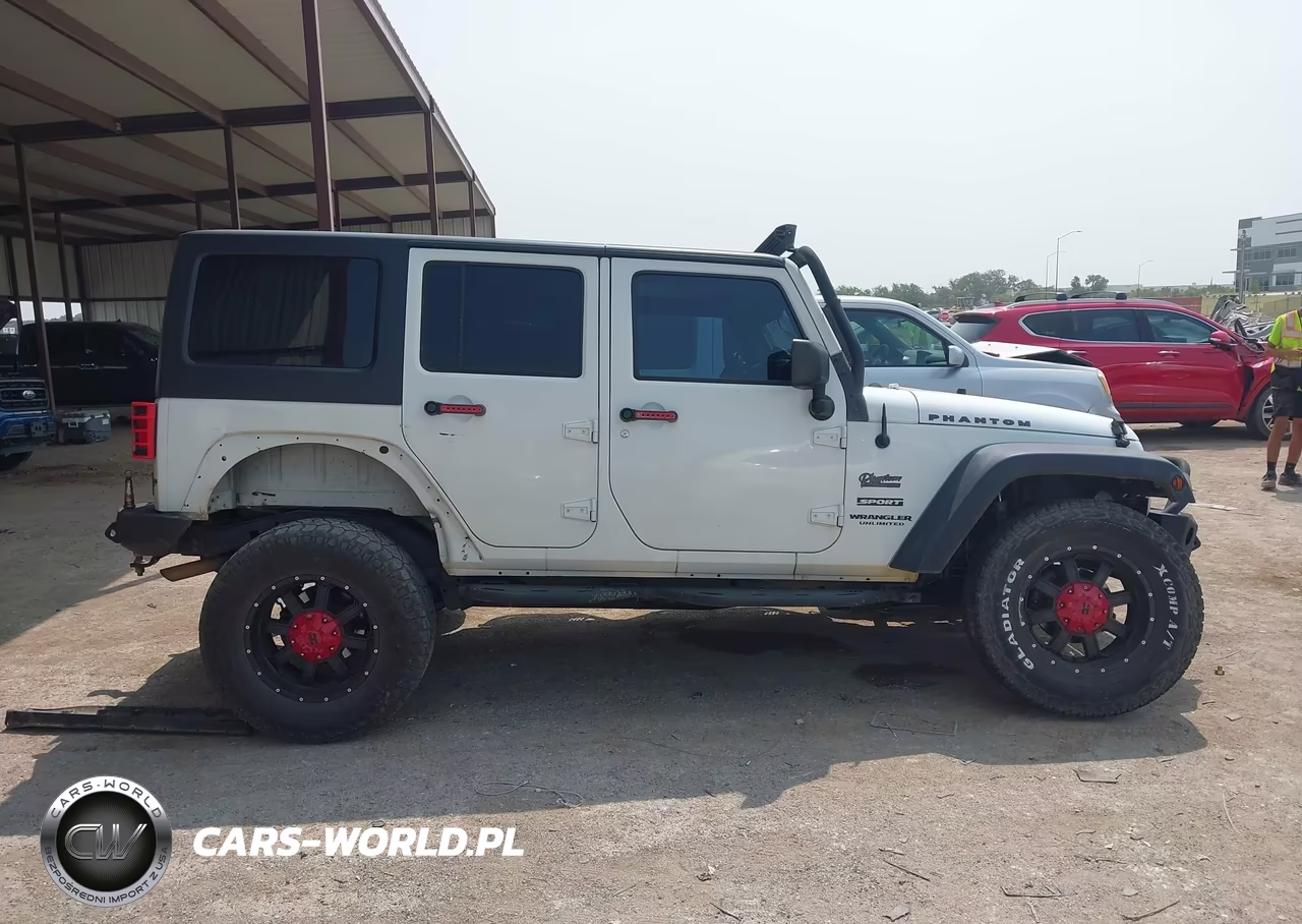 2015 Jeep Wrangler Unlimited Sport VIN:1C4BJWDG4FL545772 - 13