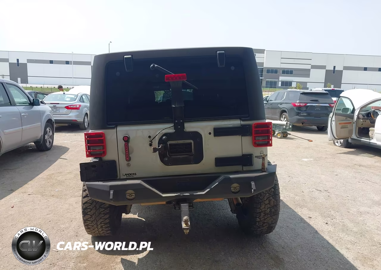 2015 Jeep Wrangler Unlimited Sport VIN:1C4BJWDG4FL545772 - 16