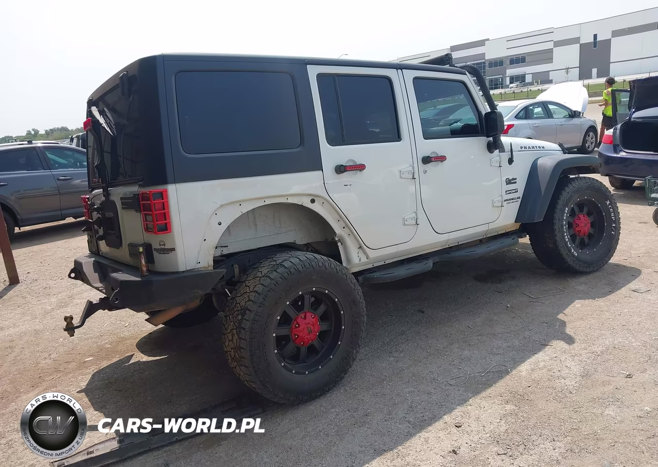 2015 Jeep Wrangler Unlimited Sport VIN:1C4BJWDG4FL545772 - 4