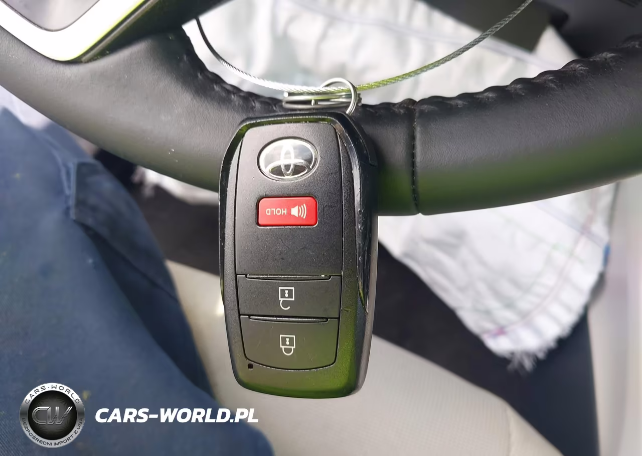 2025 Toyota Corolla Cross Le VIN:7MUCAABG3SV121881 - 11