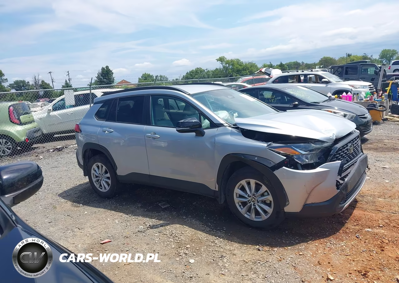 2025 Toyota Corolla Cross Le VIN:7MUCAABG3SV121881 - 13