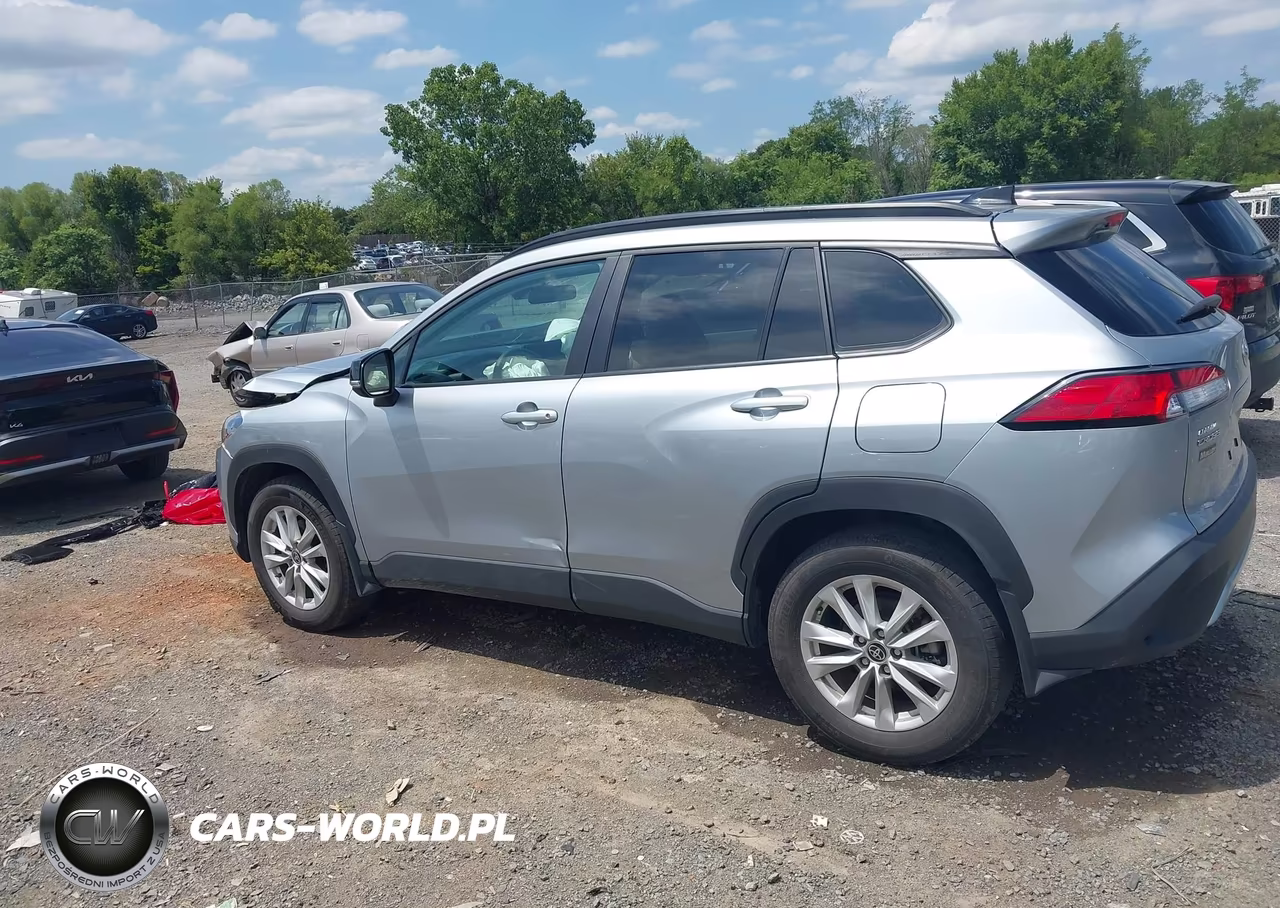 2025 Toyota Corolla Cross Le VIN:7MUCAABG3SV121881 - 14