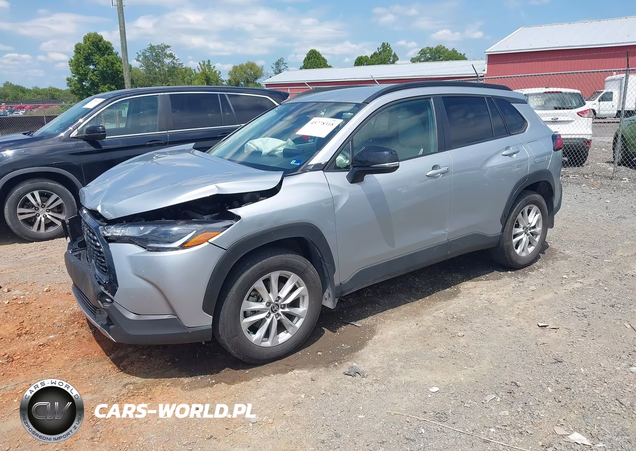 2025 Toyota Corolla Cross Le VIN:7MUCAABG3SV121881 - 2