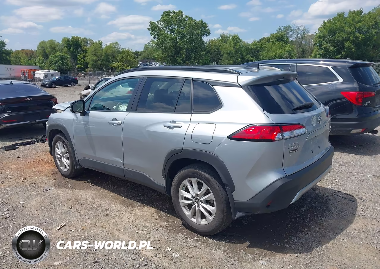 2025 Toyota Corolla Cross Le VIN:7MUCAABG3SV121881 - 3