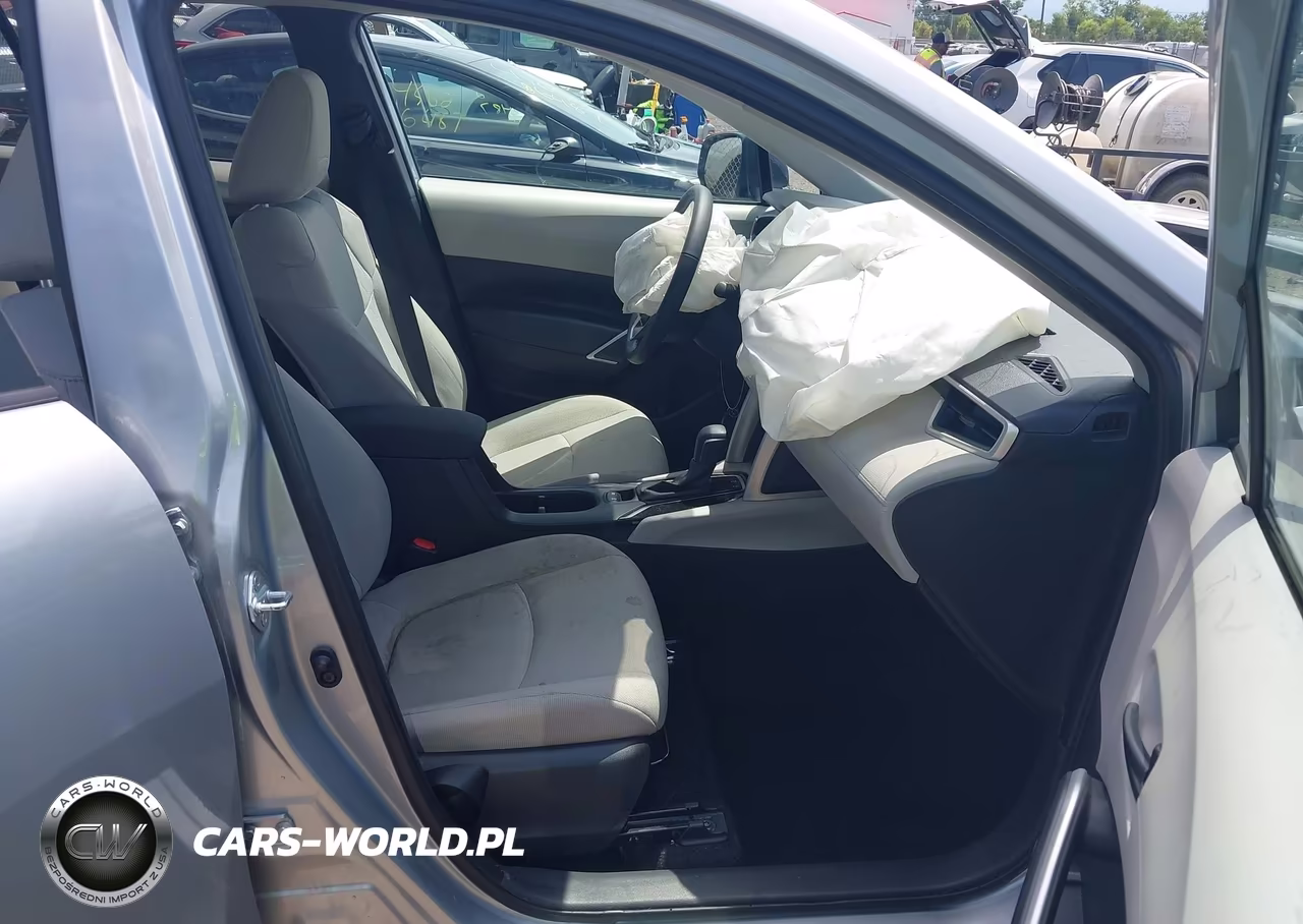 2025 Toyota Corolla Cross Le VIN:7MUCAABG3SV121881 - 5