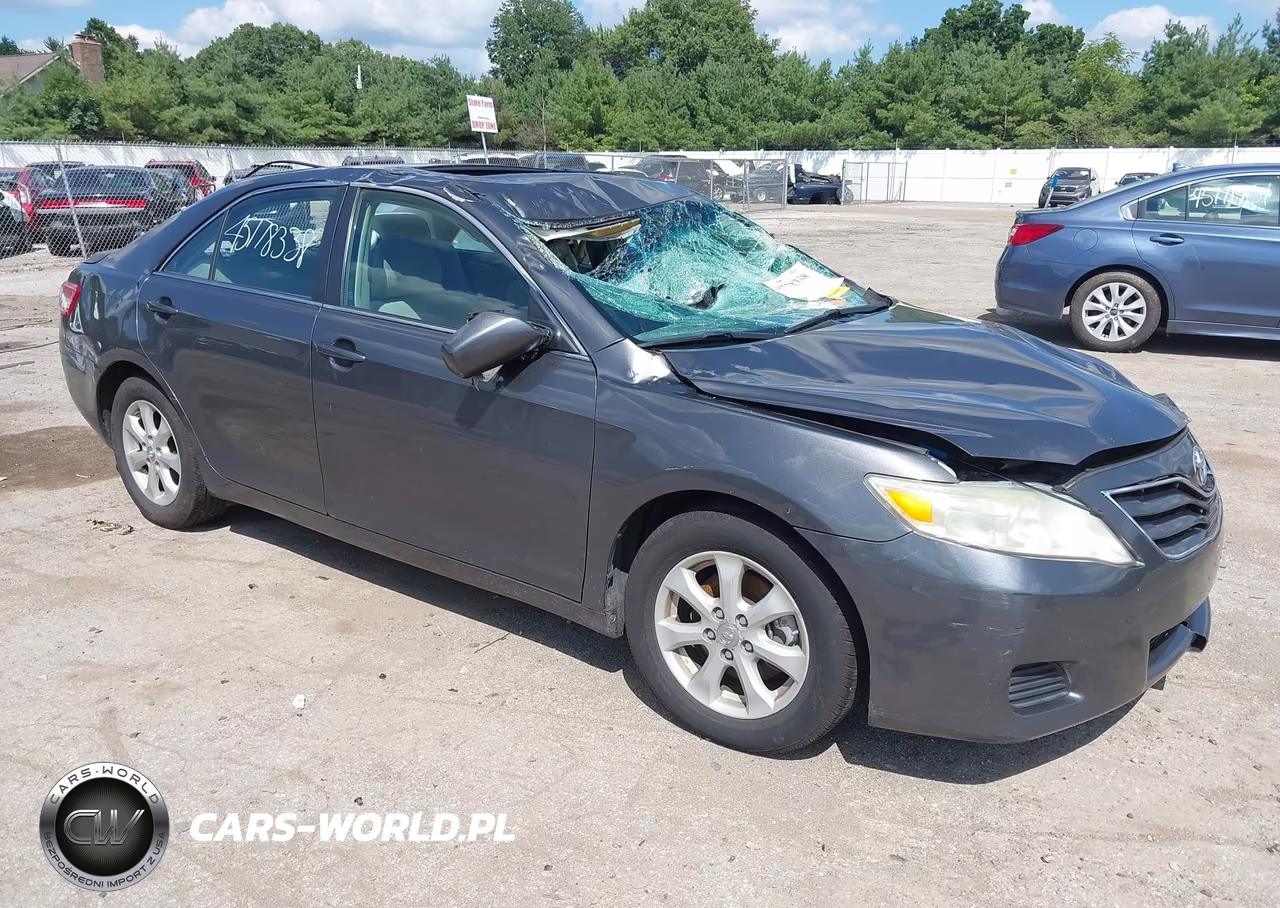 2011 Toyota Camry Le – zdjęcie 1 z 16