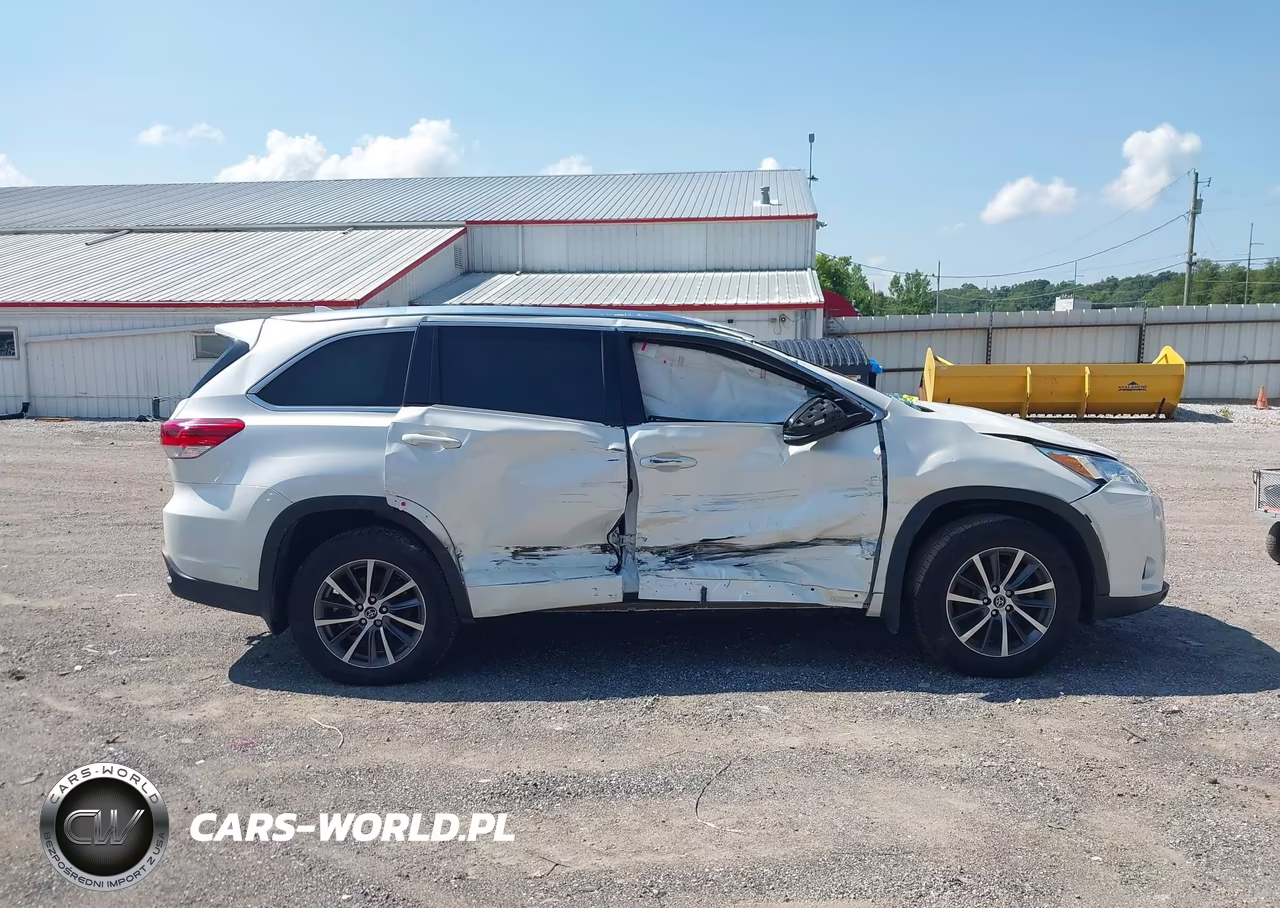 2018 Toyota Highlander Xle VIN:5TDJZRFH0JS556707 - 14