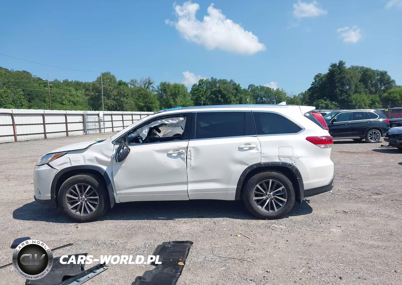 2018 Toyota Highlander Xle VIN:5TDJZRFH0JS556707 - 15