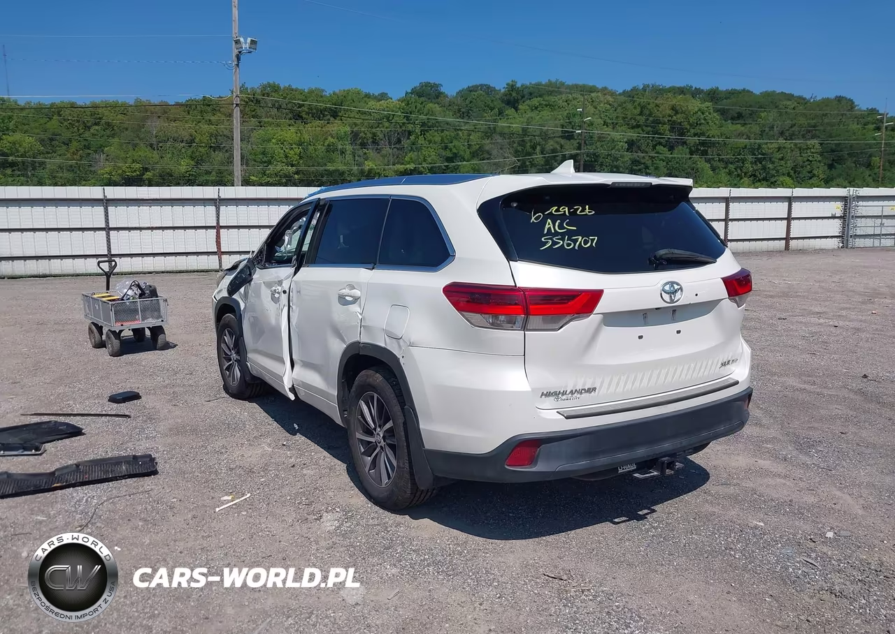 2018 Toyota Highlander Xle VIN:5TDJZRFH0JS556707 - 3