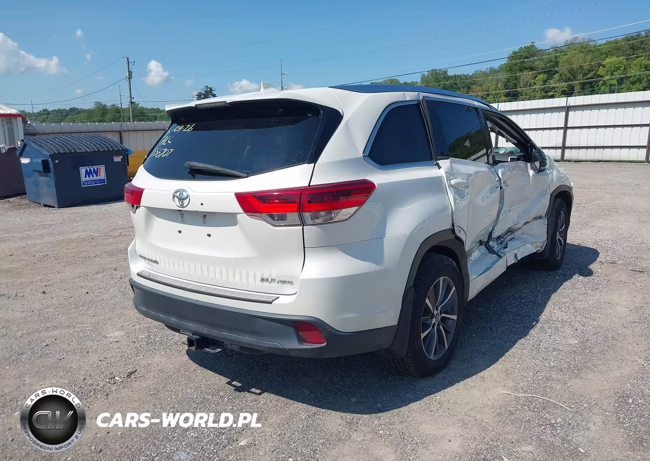 2018 Toyota Highlander Xle VIN:5TDJZRFH0JS556707 - 4