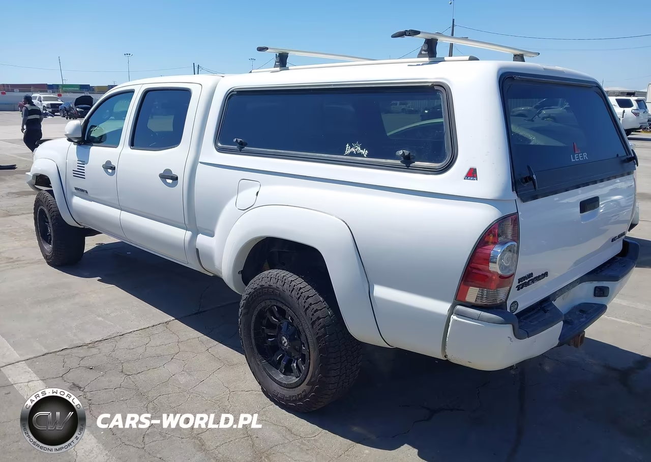 2015 Toyota Tacoma Base V6 VIN:3TMMU4FN2FM078236 - 3