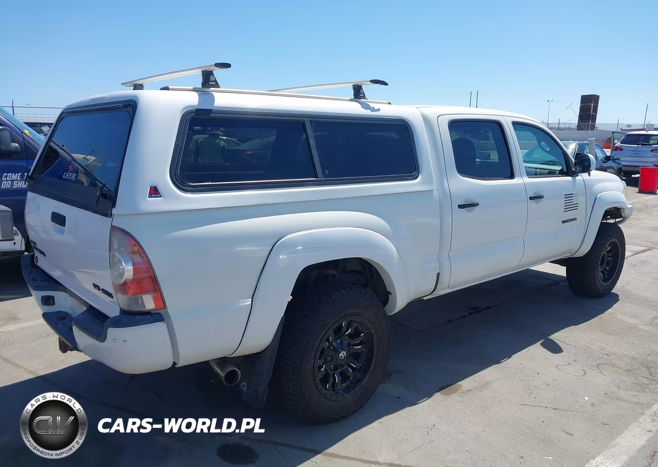 2015 Toyota Tacoma Base V6 VIN:3TMMU4FN2FM078236 - 4